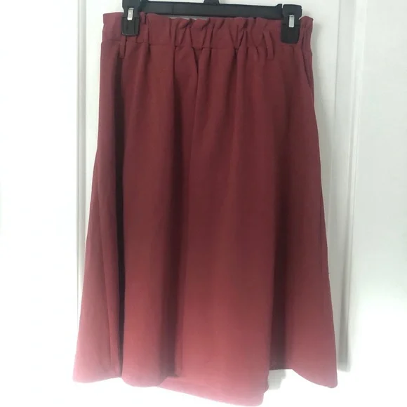 Elegant Women's Skirt in Rose by Haute Monde - Picture 2 of 3